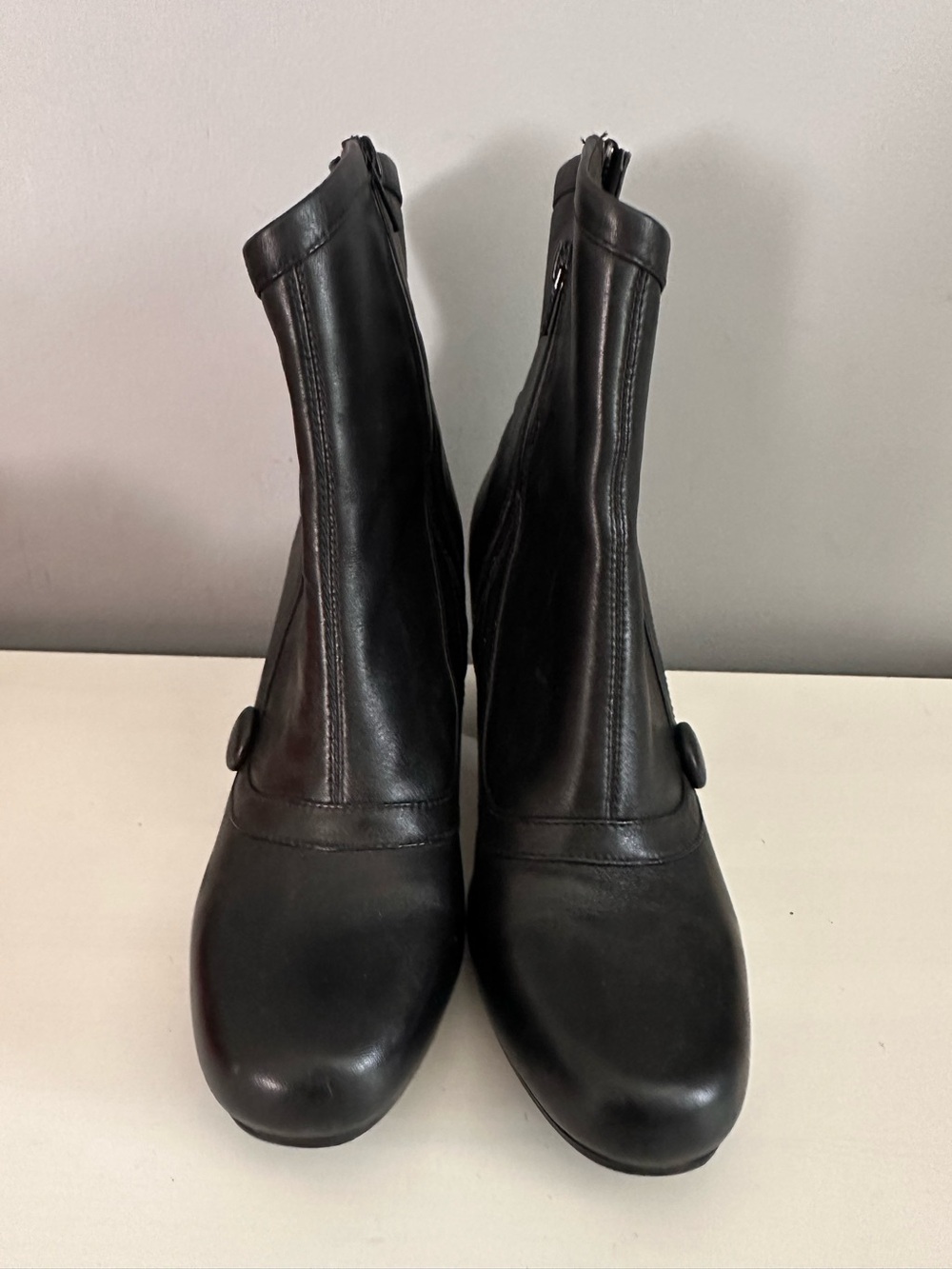 CLARKS Bendables - Women’s, Black, Leather Ankle Booties, Small Heel, Size 7.5